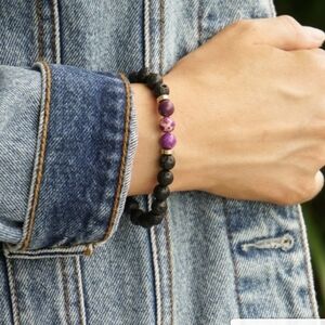 🦋 Black lava stones with purple accent beads stretch bracelet